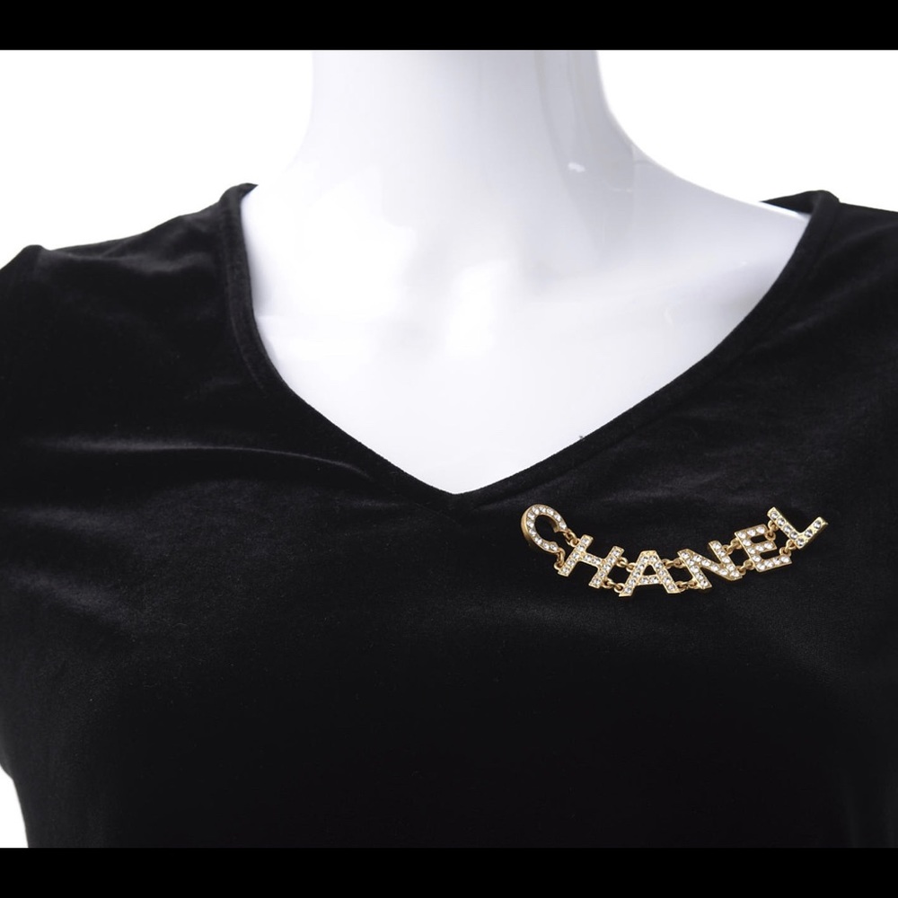 Chanel Gold and Crystal Brooch - Timeless Elegance, Instant Glamour! - Picture 6 of 7